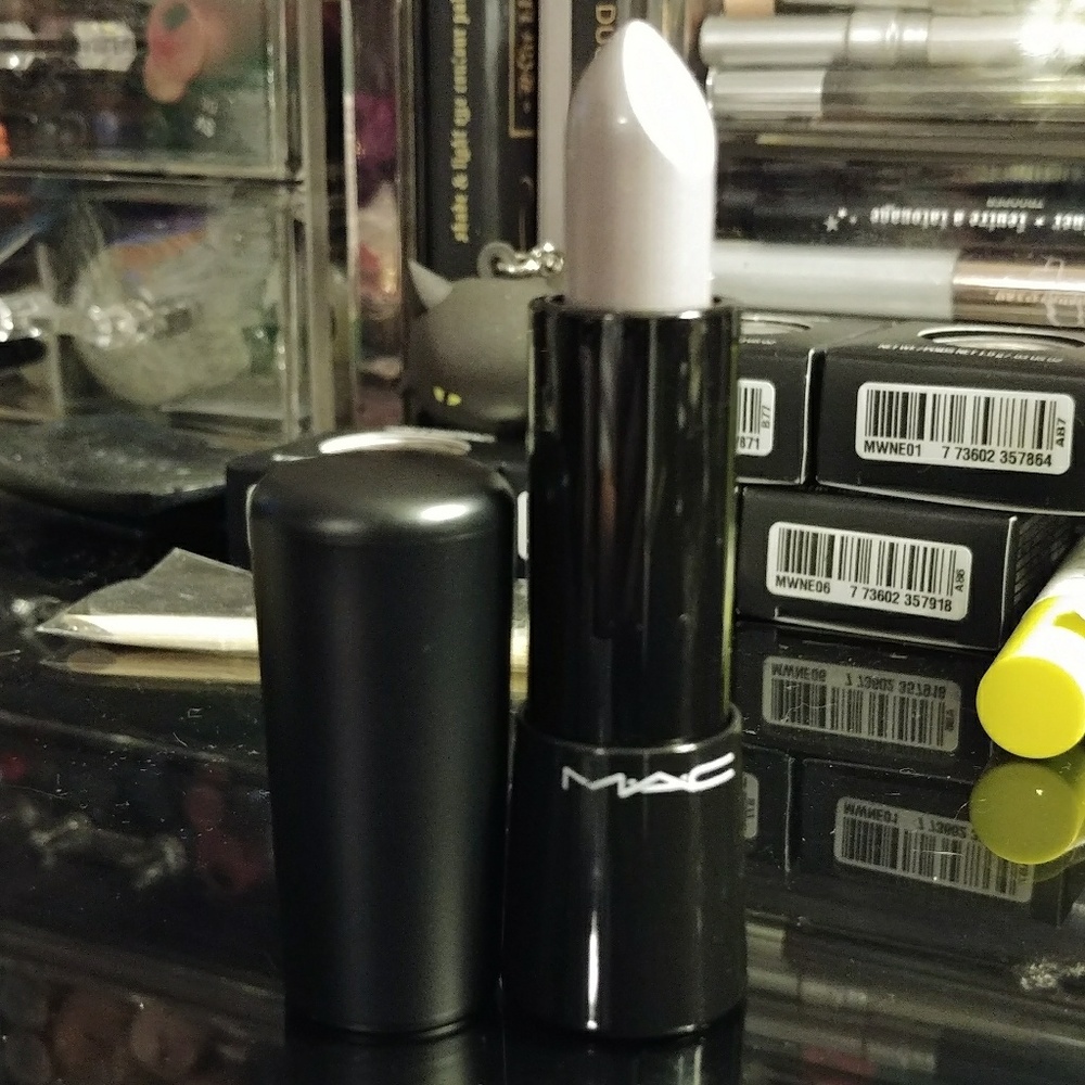 MAC Mineralize Lipstick in Ionized